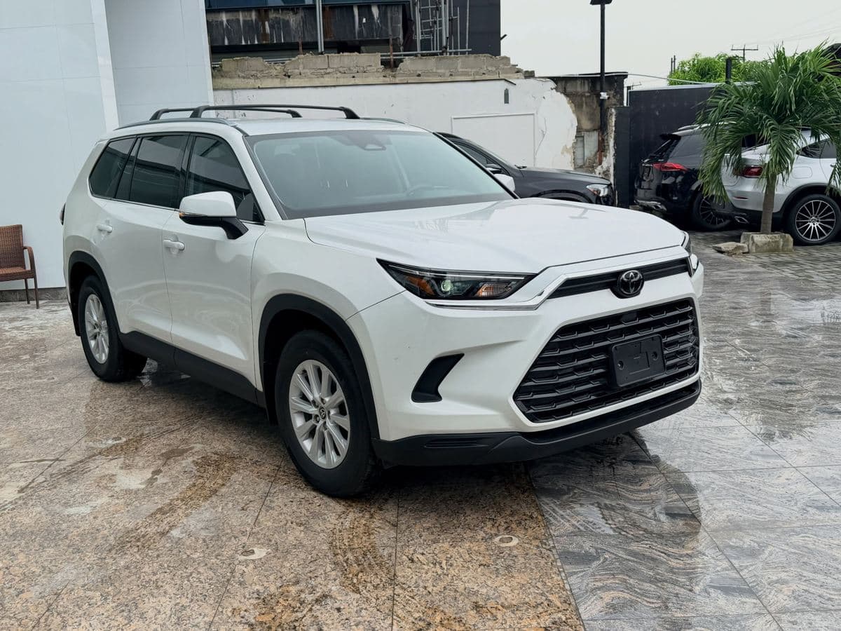 Toyota Grand Highlander view 1