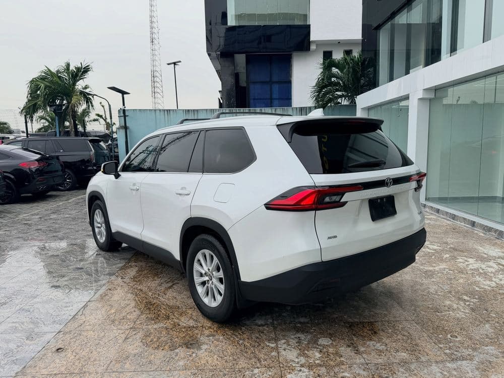 Toyota Grand Highlander view 3