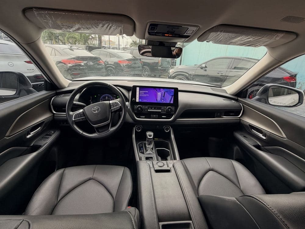 Toyota Grand Highlander view 4
