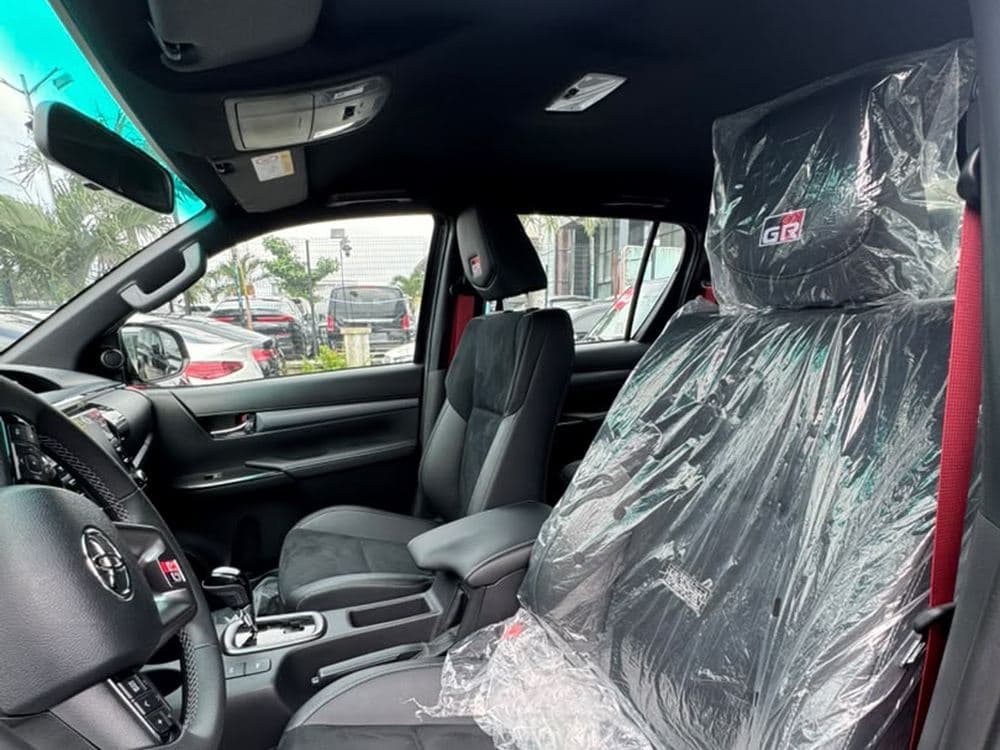 Toyota Hilux GR Sport view 4